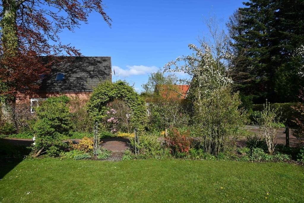 Unser Traumhaus Mit Wunderschoenem Garten Aurich Dış mekan fotoğraf